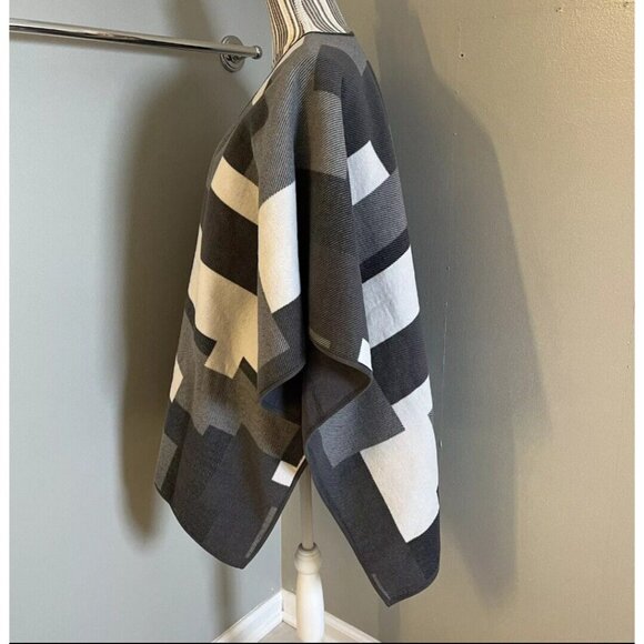 Woolrich Reversible Poncho Women One Size Grey White Fleece Cape Wrap - Picture 6 of 7